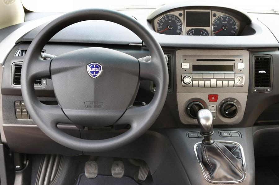  Lancia Musa 2007 года  (фото 26 из 86)
